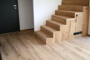 yesfloor, dřevěná podlaha, dřevěné prkna, dřevěná schodiště